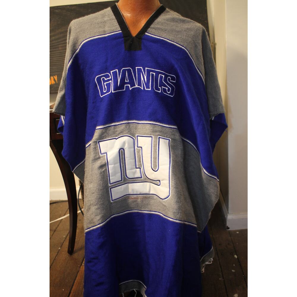 Vintage New York Giants NFL Fleece Poncho / Throw Blanket